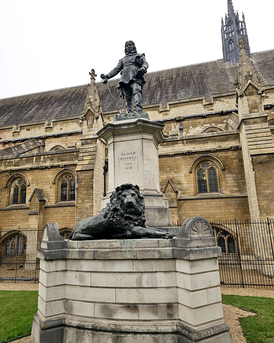 Cromwell Statue, London