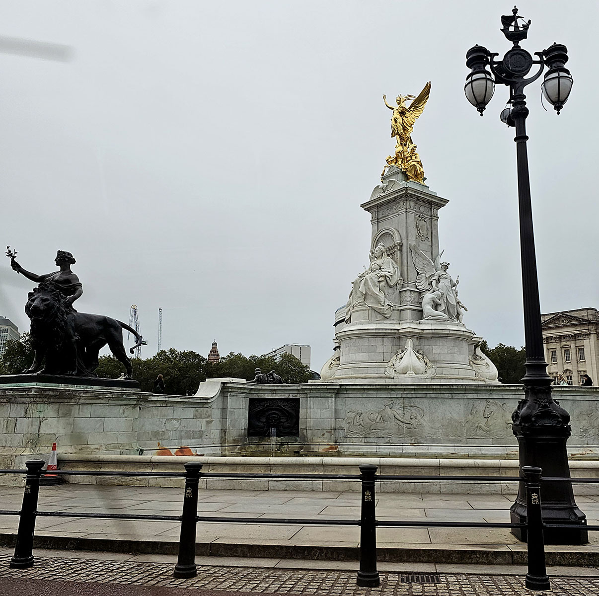 Victoria Monument, London